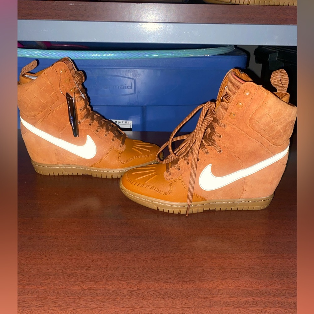 Women’s Nike boot